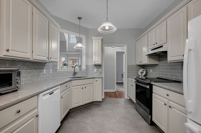 6 Strawberry Lane 6, East Hartford, CT 06118