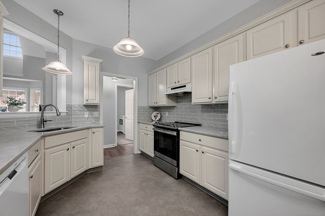 6 Strawberry Lane 6, East Hartford, CT 06118