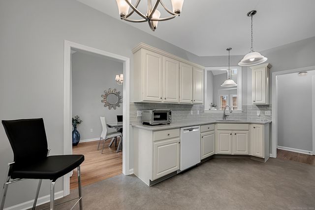 6 Strawberry Lane 6, East Hartford, CT 06118