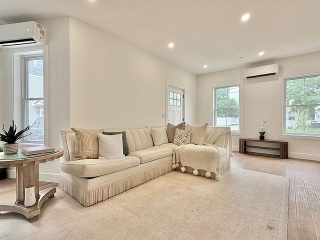 20 Broad St 5, Medway, MA 02053
