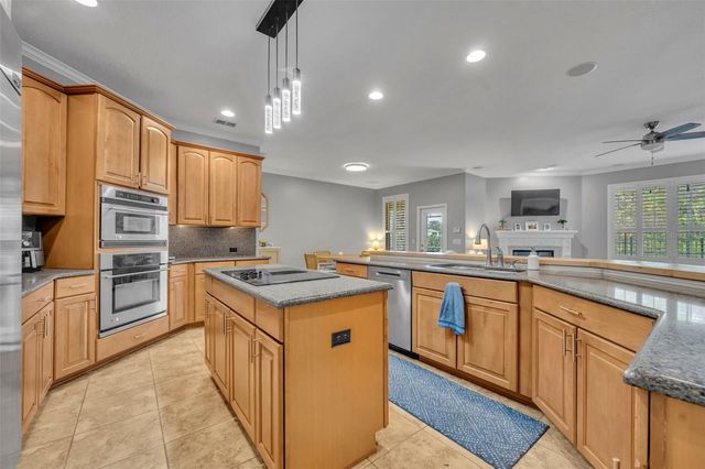 607 E OAKLAND AVENUE, Winter Garden, FL 34787