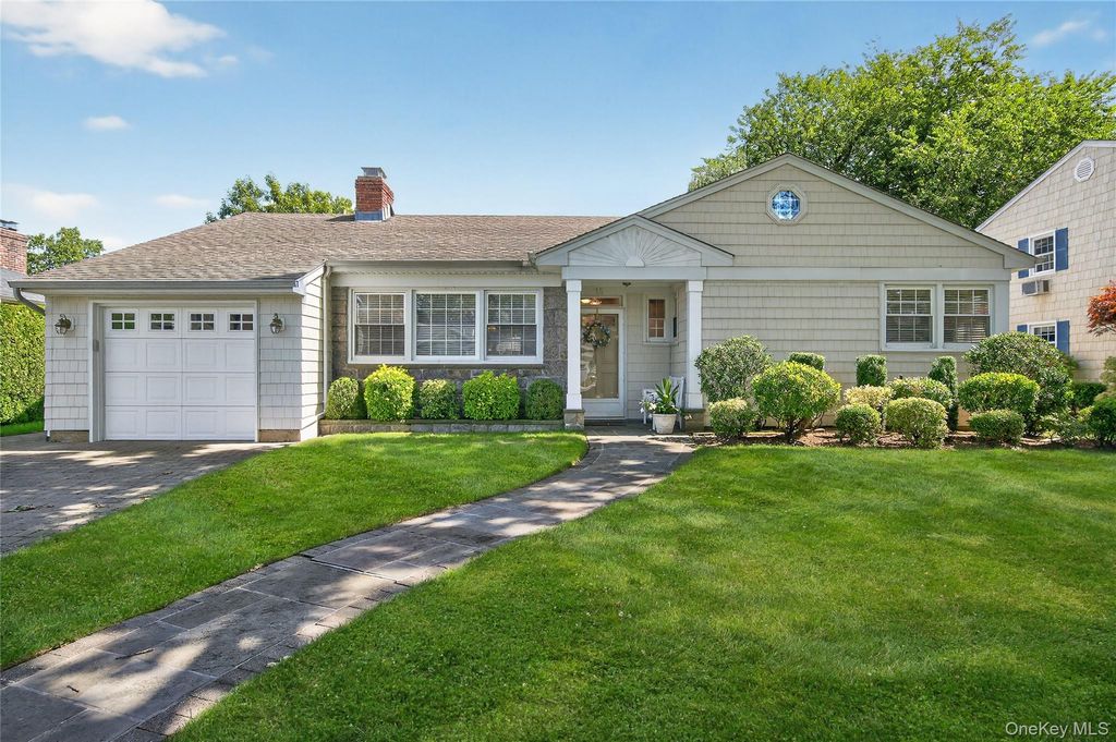 15 Garfield Street, Garden City, NY 11530