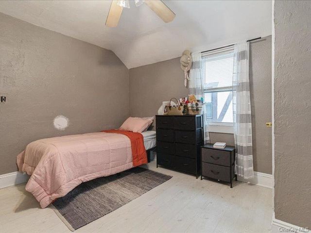 167 Lakeview Ave, Lynbrook, NY 11563