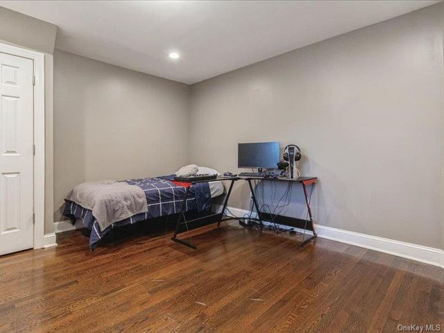 167 Lakeview Ave, Lynbrook, NY 11563