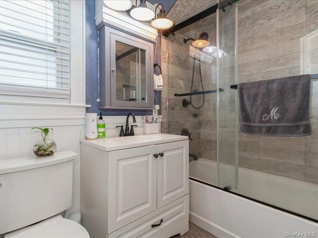 167 Lakeview Ave, Lynbrook, NY 11563