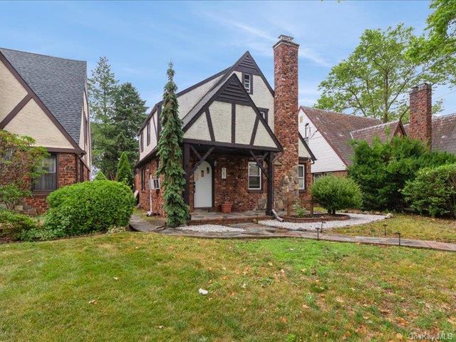 167 Lakeview Ave, Lynbrook, NY 11563