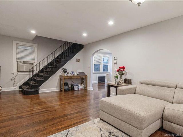 167 Lakeview Ave, Lynbrook, NY 11563