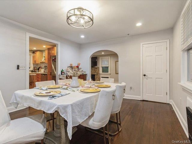 167 Lakeview Ave, Lynbrook, NY 11563