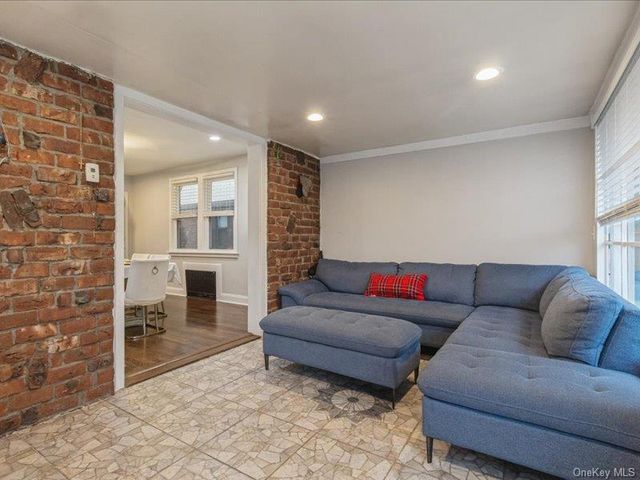 167 Lakeview Ave, Lynbrook, NY 11563