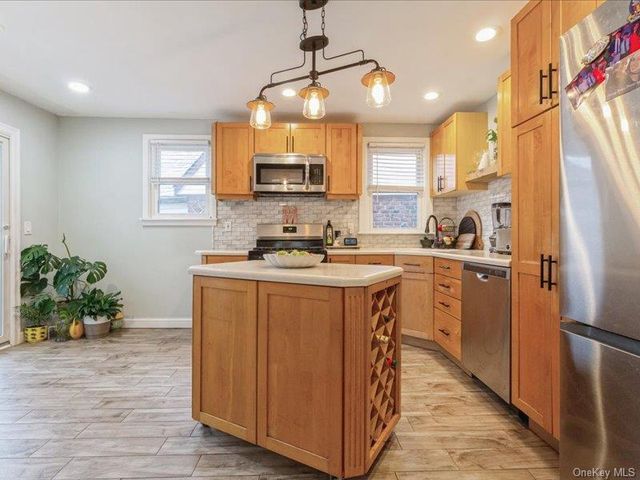 167 Lakeview Ave, Lynbrook, NY 11563