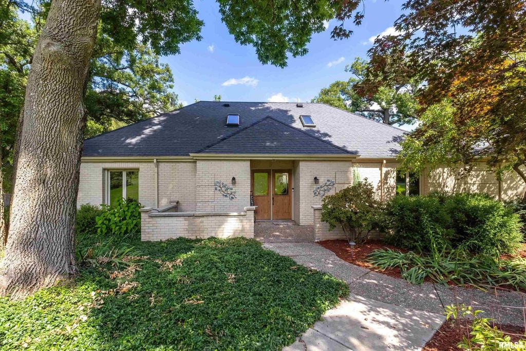 600 SYCAMORE Drive, Le Claire, IA 52753