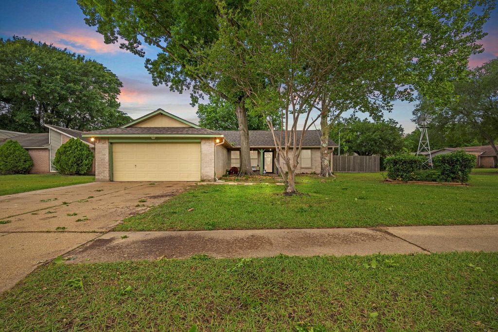 10502 Crescent Moon Drive, Houston, TX 77064