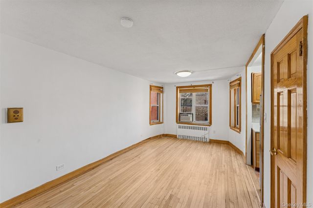 33-35 81 Street 4A, Jackson Heights, NY 11372