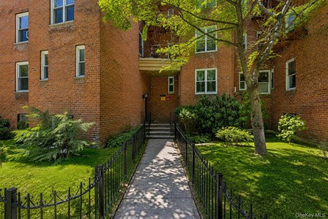 33-35 81 Street 4A, Jackson Heights, NY 11372
