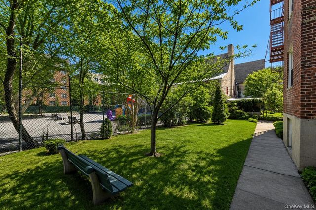 33-35 81 Street 4A, Jackson Heights, NY 11372