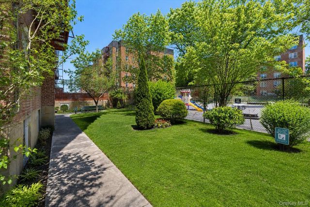 33-35 81 Street 4A, Jackson Heights, NY 11372