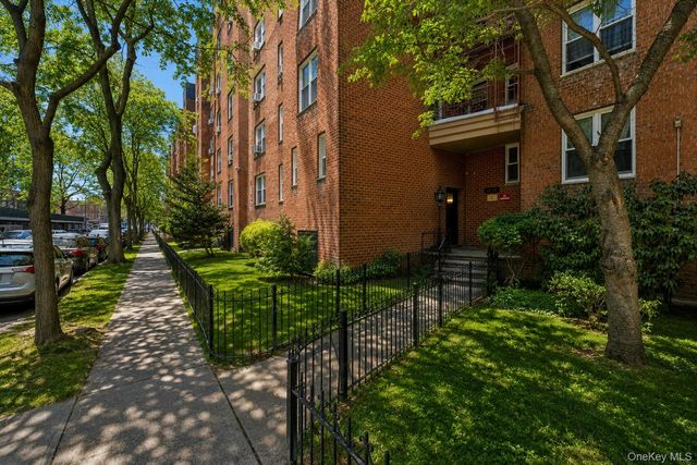 33-35 81 Street 4A, Jackson Heights, NY 11372
