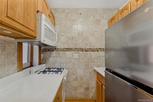 33-35 81 Street 4A, Jackson Heights, NY 11372