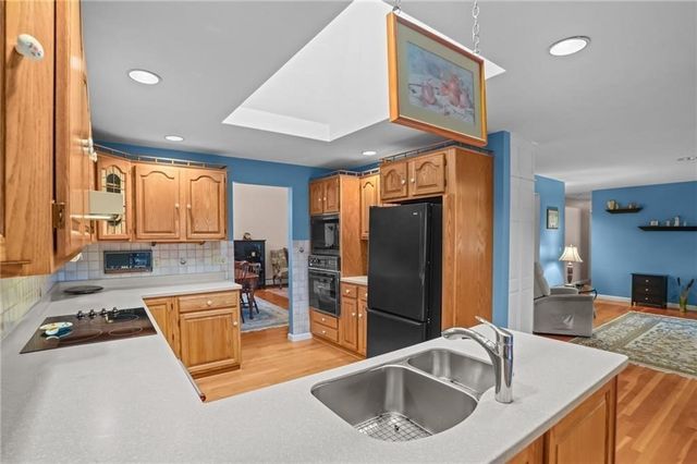 68 Riverscape Lane, Tiverton, RI 02878
