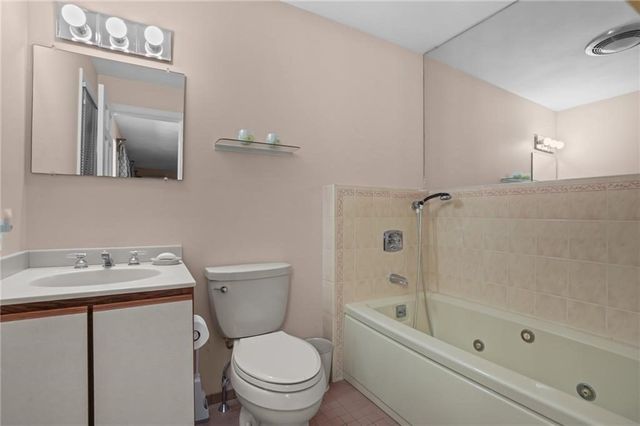 68 Riverscape Lane, Tiverton, RI 02878