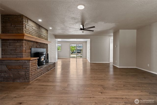 2301 120th Street E, Tacoma, WA 98445
