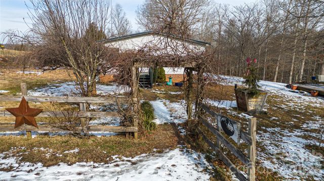 6611 Prysock Avenue, Connelly Springs, NC 28612