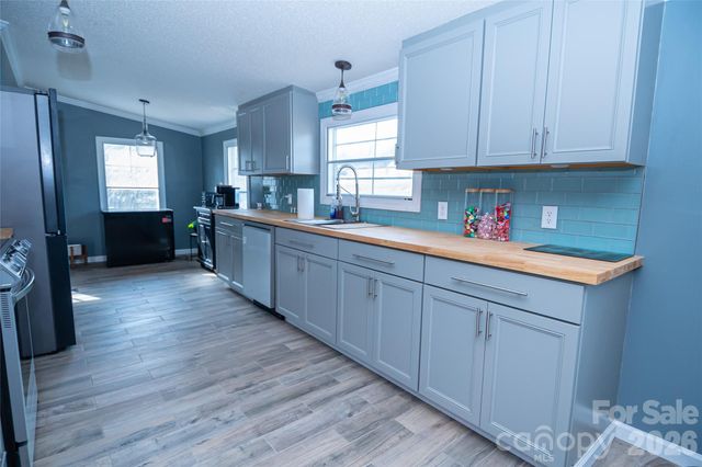 6611 Prysock Avenue, Connelly Springs, NC 28612