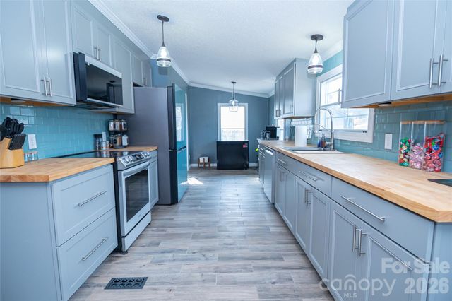 6611 Prysock Avenue, Connelly Springs, NC 28612