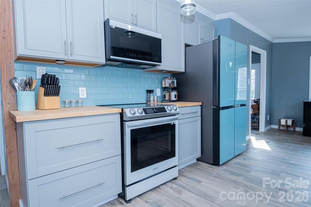 6611 Prysock Avenue, Connelly Springs, NC 28612