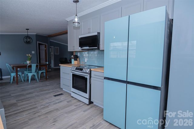 6611 Prysock Avenue, Connelly Springs, NC 28612