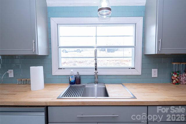 6611 Prysock Avenue, Connelly Springs, NC 28612