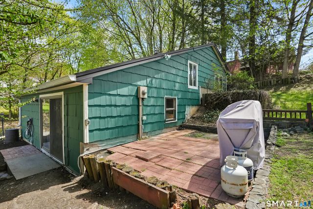 25 Oxford Street, Bethel, CT 06801