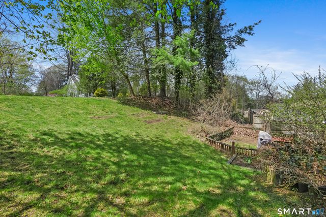 25 Oxford Street, Bethel, CT 06801