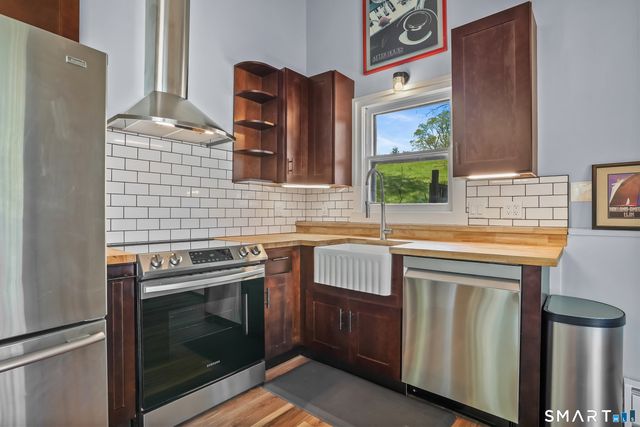 25 Oxford Street, Bethel, CT 06801