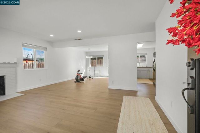 5555 5555 Maryland Dr, Concord, CA 94521