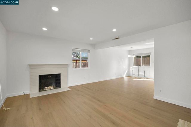 5555 5555 Maryland Dr, Concord, CA 94521