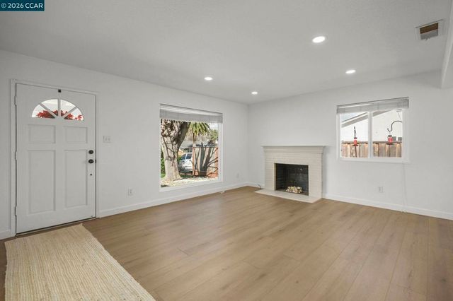 5555 5555 Maryland Dr, Concord, CA 94521