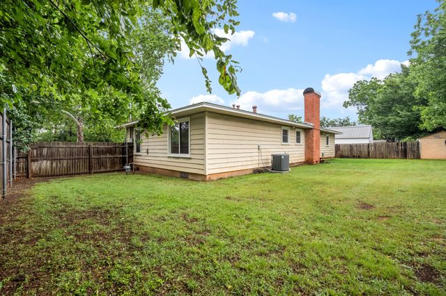 421 S 1st Street, Krum, TX 76249
