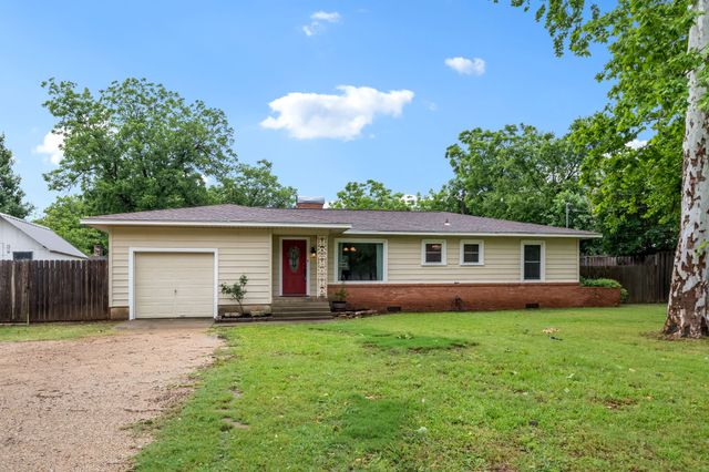 421 S 1st Street, Krum, TX 76249
