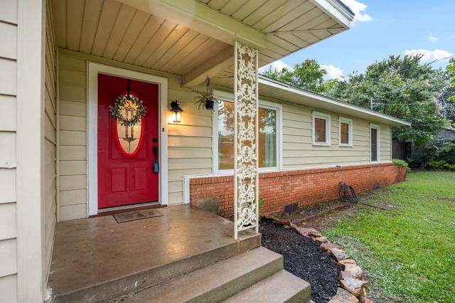 421 S 1st Street, Krum, TX 76249