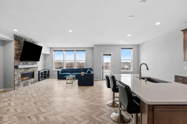 4263 Swallowtail Lane, Woodbury, MN 55129