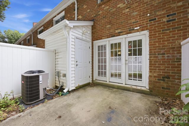 1215 Green Oaks Lane I, Charlotte, NC 28205