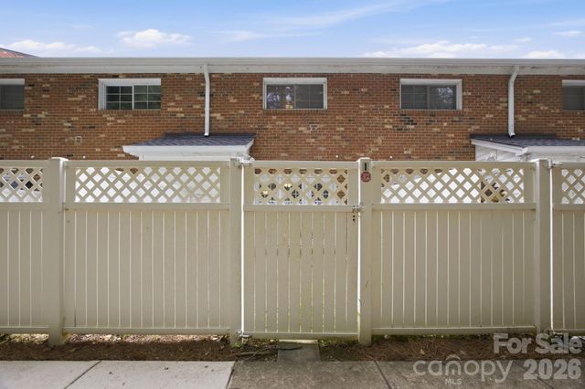 1215 Green Oaks Lane I, Charlotte, NC 28205