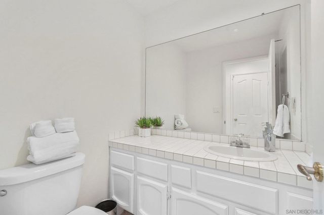 5117 Renaissance Ave D, San Diego, CA 92122