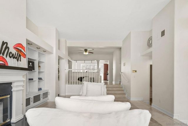 5117 Renaissance Ave D, San Diego, CA 92122