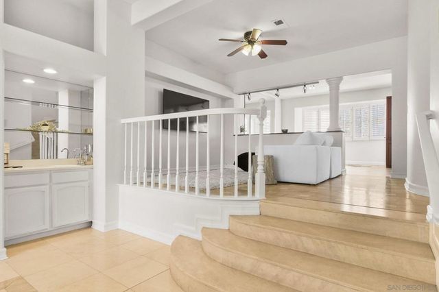 5117 Renaissance Ave D, San Diego, CA 92122