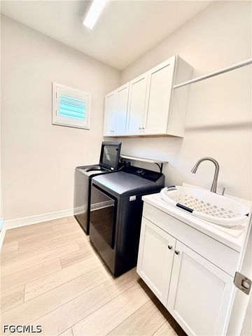 3050 Heritage Pines DR, Fort Myers, FL 33905