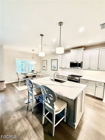 3050 Heritage Pines DR, Fort Myers, FL 33905