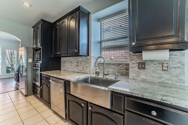 9 Losana Court, Mansfield, TX 76063