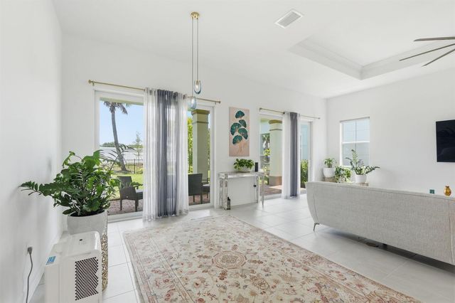 10550 Northbrook Circle, Palm Beach Gardens, FL 33412